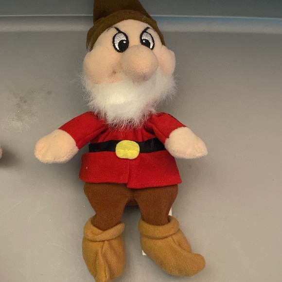 Happy and Grumpy Snow White and the 7 dwarfs 7 inch bean bag - Picture 3 of 6